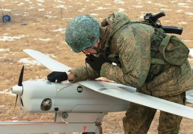 剛剛！俄軍拿出壓箱底無人機(jī)對烏克蘭“以牙還牙”(圖1)